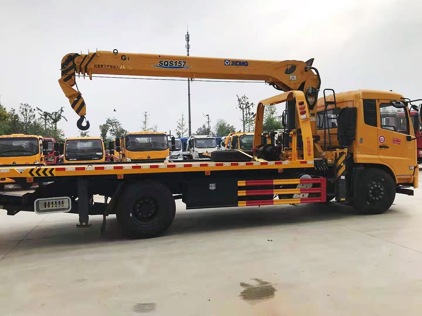 東風(fēng)天錦帶吊機(jī)平板清障車