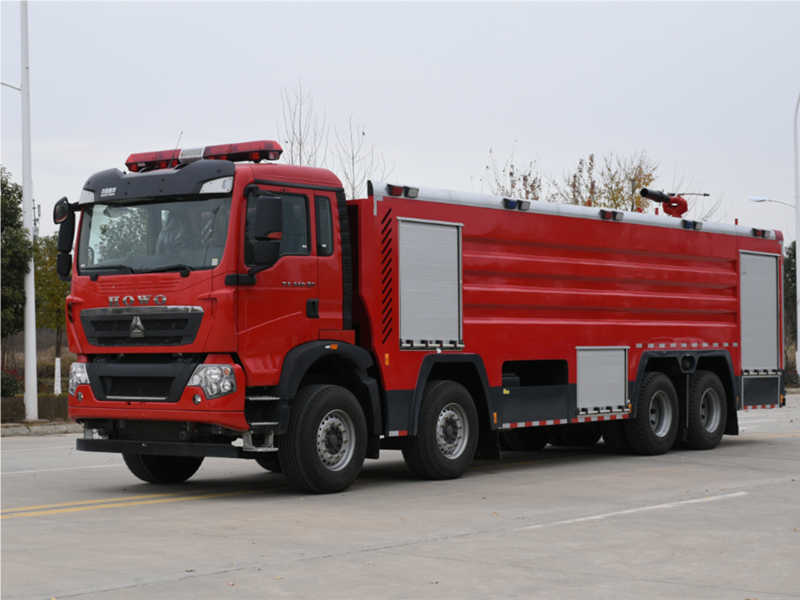 重汽豪沃25噸水罐消防車(chē)