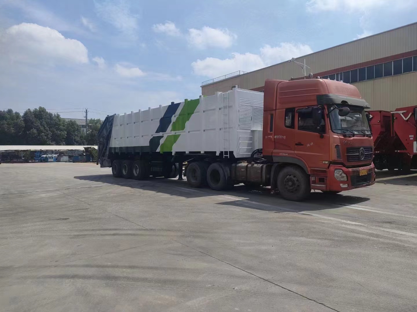 垃圾轉(zhuǎn)運(yùn)半掛車